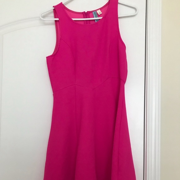 Super cute pink skater dress - Picture 2 of 2